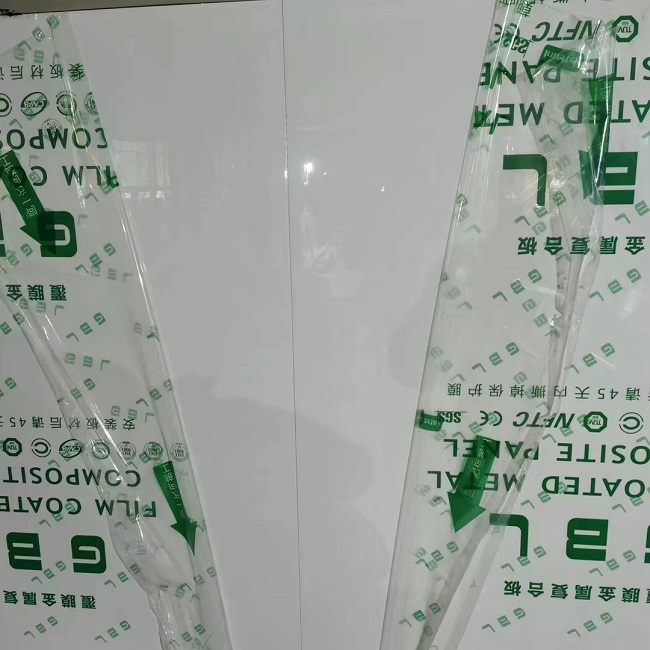 高光白金屬板-銀行系統(tǒng)金屬護墻板